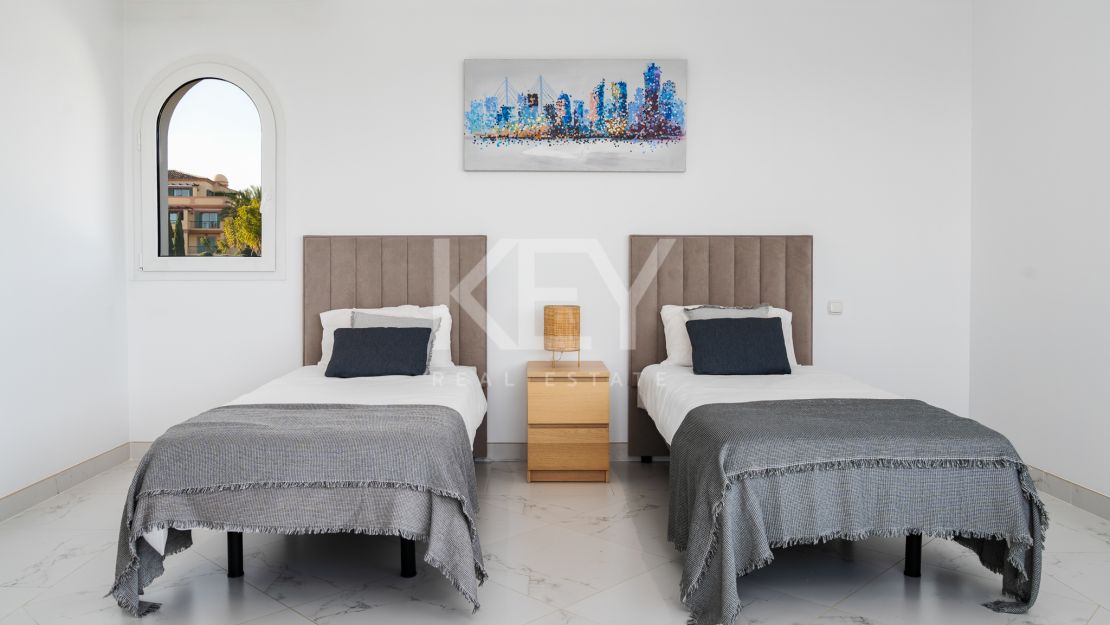 Вилла с потрясающим видом на море в Лос Фламингос, Бенахавис на продажу