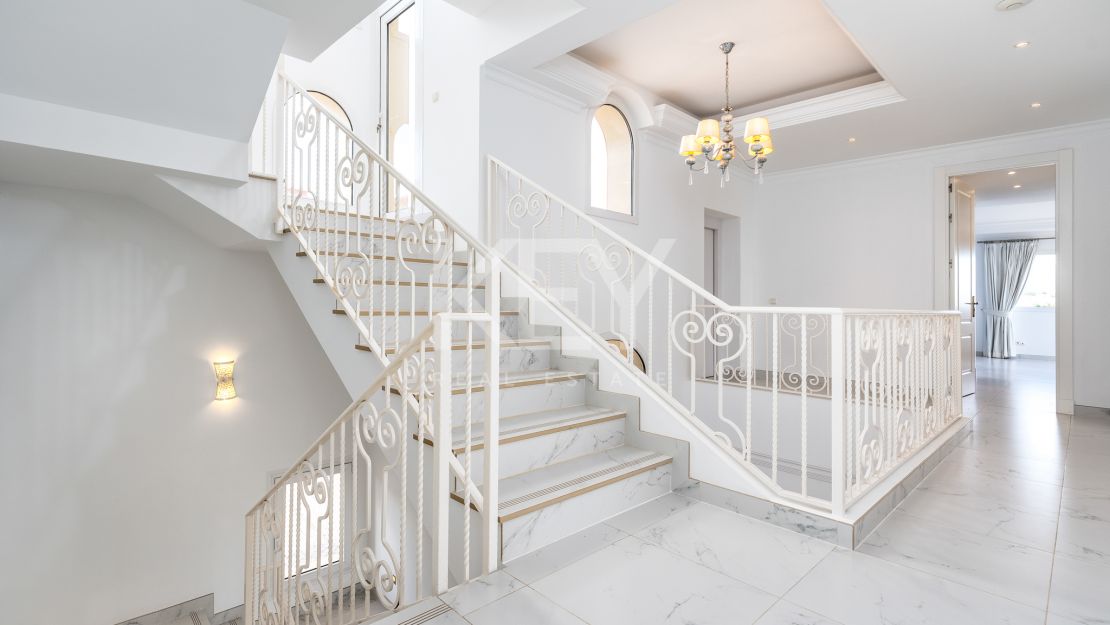 Вилла с потрясающим видом на море в Лос Фламингос, Бенахавис на продажу