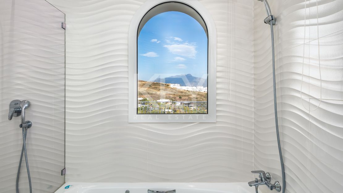 Вилла с потрясающим видом на море в Лос Фламингос, Бенахавис на продажу