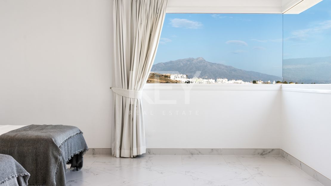 Вилла с потрясающим видом на море в Лос Фламингос, Бенахавис на продажу