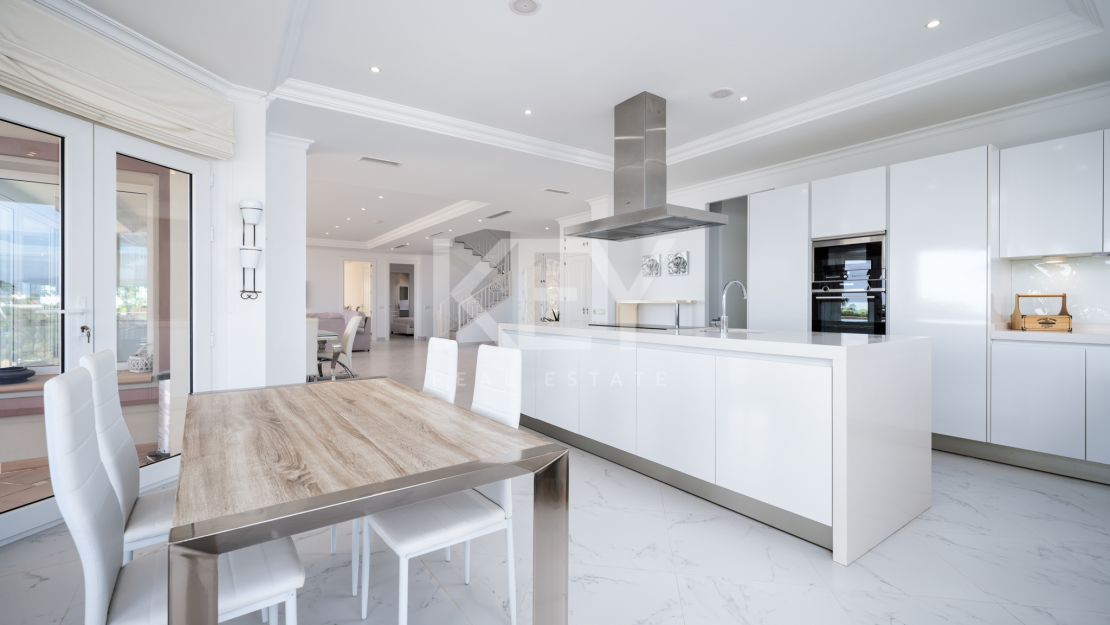 Вилла с потрясающим видом на море в Лос Фламингос, Бенахавис на продажу