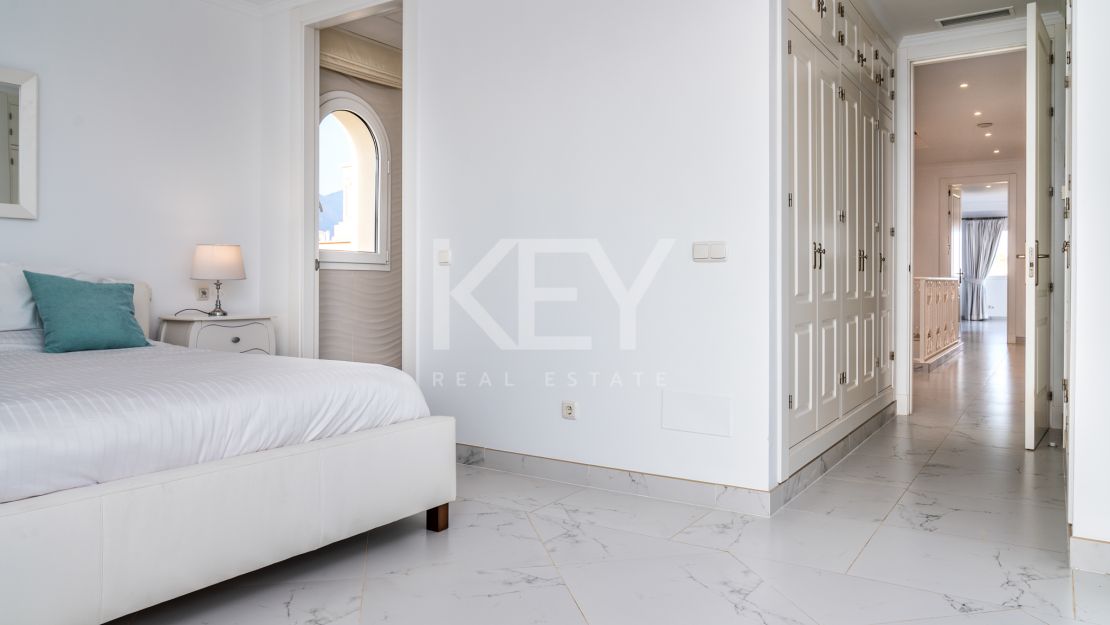 Вилла с потрясающим видом на море в Лос Фламингос, Бенахавис на продажу