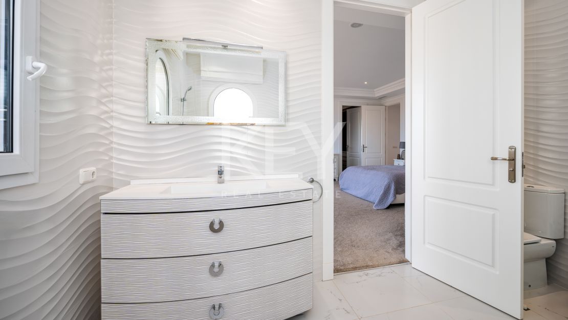 Вилла с потрясающим видом на море в Лос Фламингос, Бенахавис на продажу