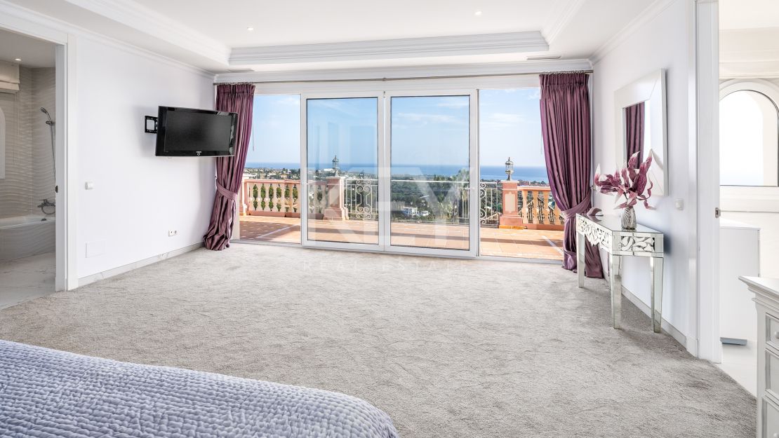 Вилла с потрясающим видом на море в Лос Фламингос, Бенахавис на продажу