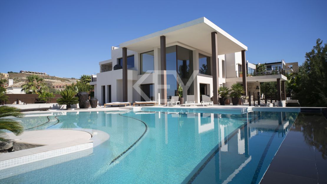 Villa Royale: роскошная вилла с невероятным видом на море в Ла-Алькерия, Бенахавис