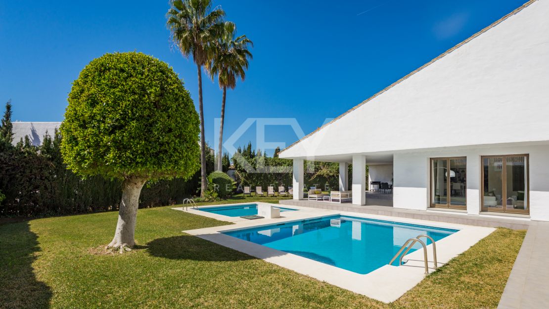 Beachside Villa for Short-Term Rent in Puerto Banus, Marbella