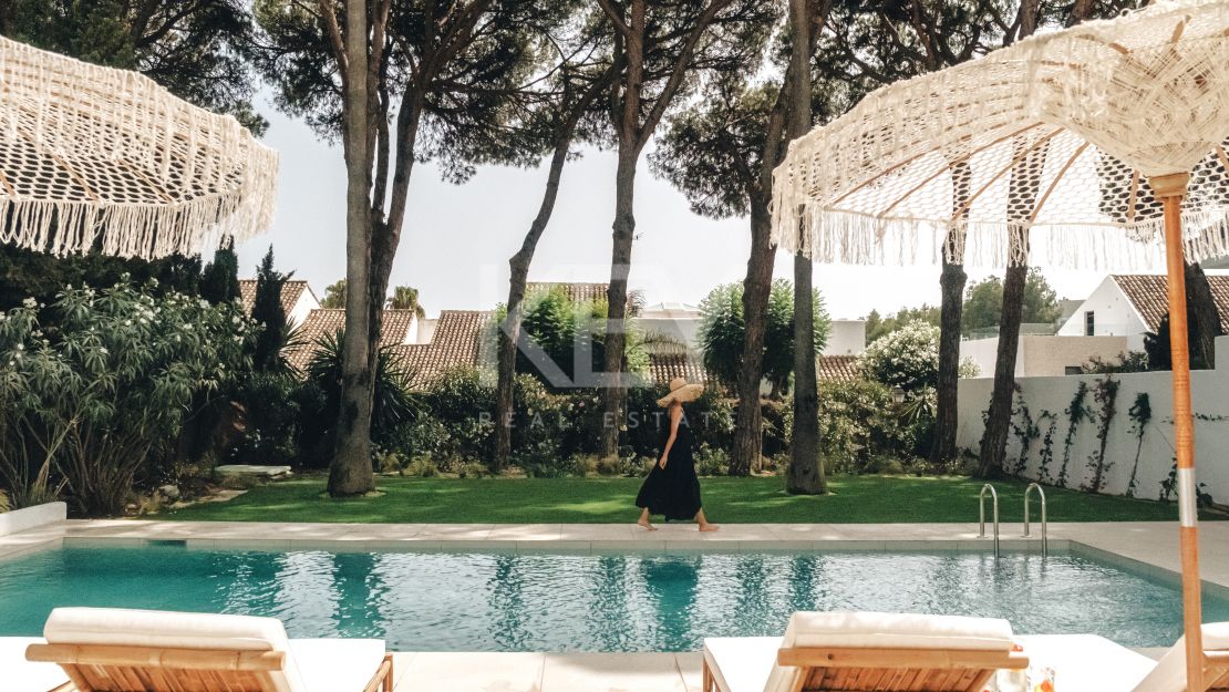 Luxurious Beachside Villa for Short-Term Rent in Puerto Banus, Marbella