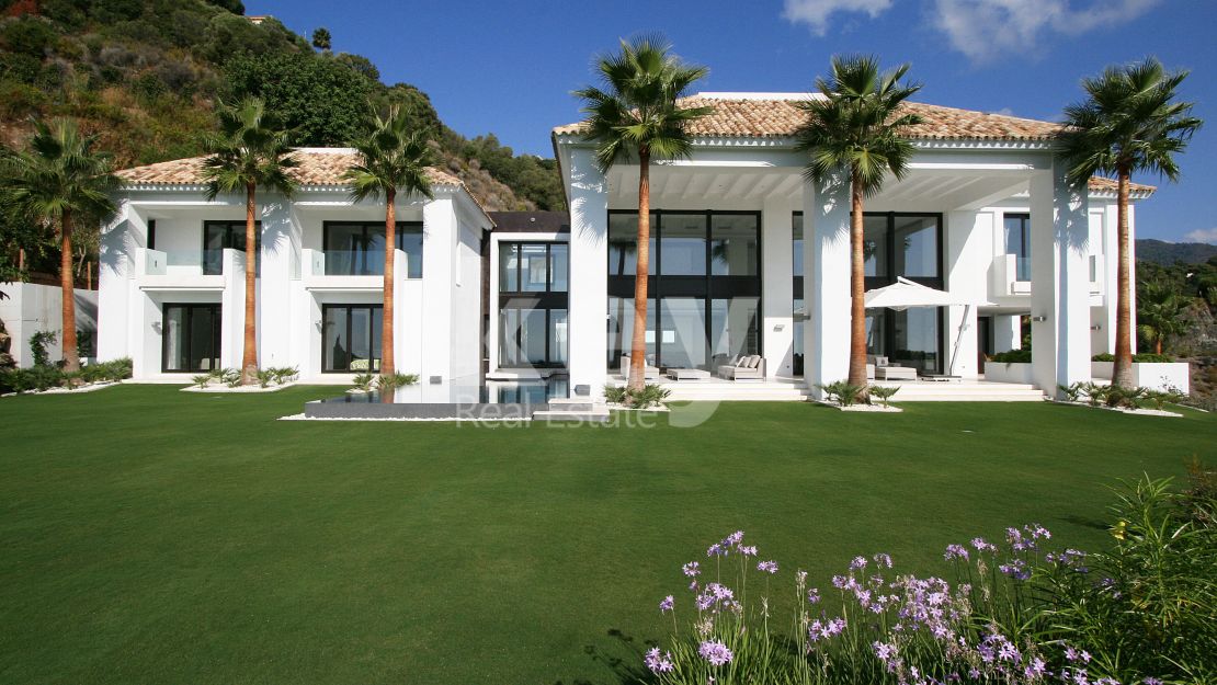 Villa Hollywood: a luxury villa with sea views in La Zagaleta 