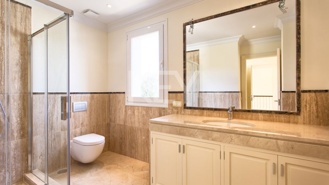 УДИВИТЕЛЬНАЯ ВИЛЛА НА ПРОДАЖУ В ЛОС АЛЬКЕРОС, БЕНАХАВИС