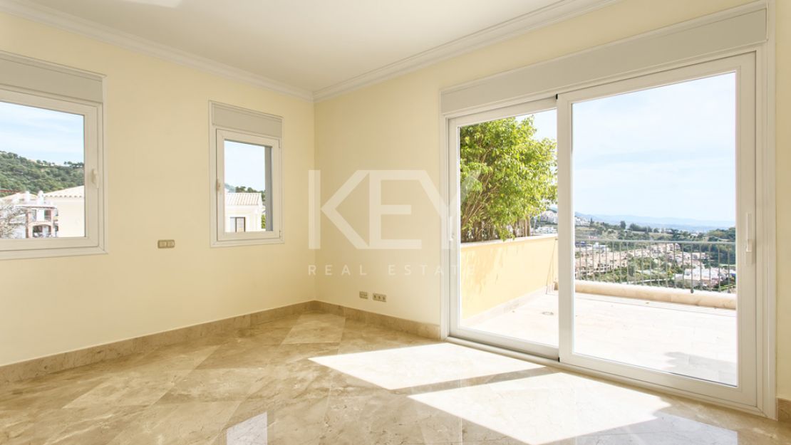 УДИВИТЕЛЬНАЯ ВИЛЛА НА ПРОДАЖУ В ЛОС АЛЬКЕРОС, БЕНАХАВИС