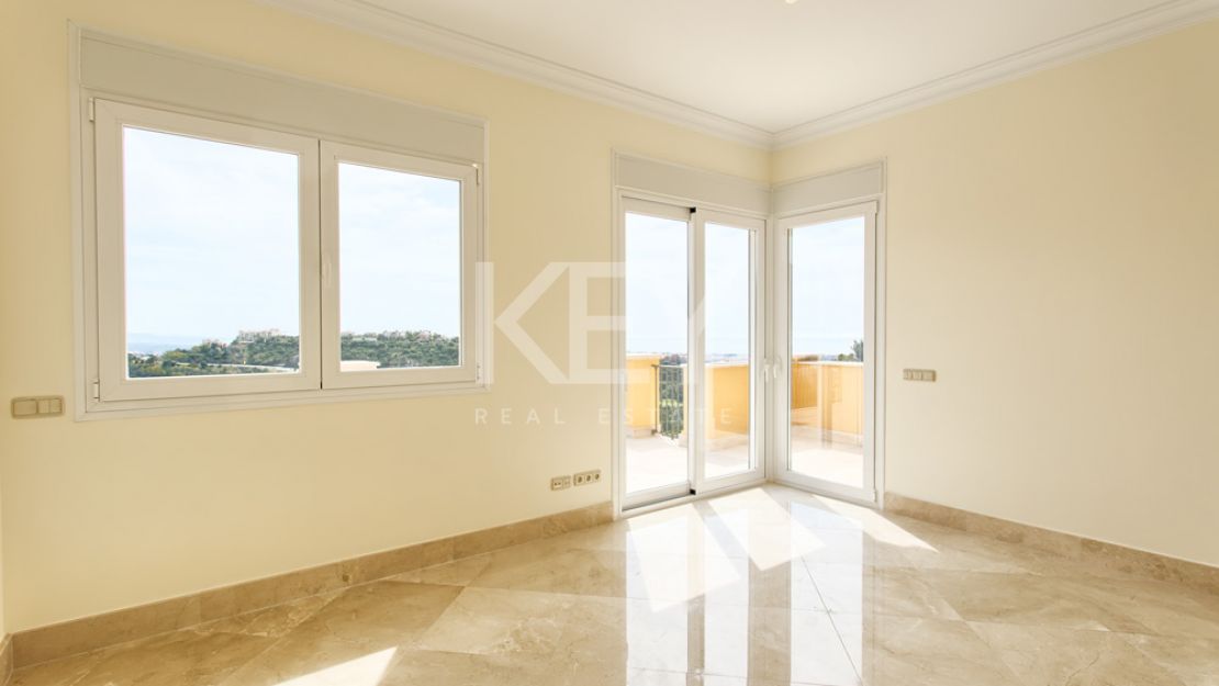 УДИВИТЕЛЬНАЯ ВИЛЛА НА ПРОДАЖУ В ЛОС АЛЬКЕРОС, БЕНАХАВИС