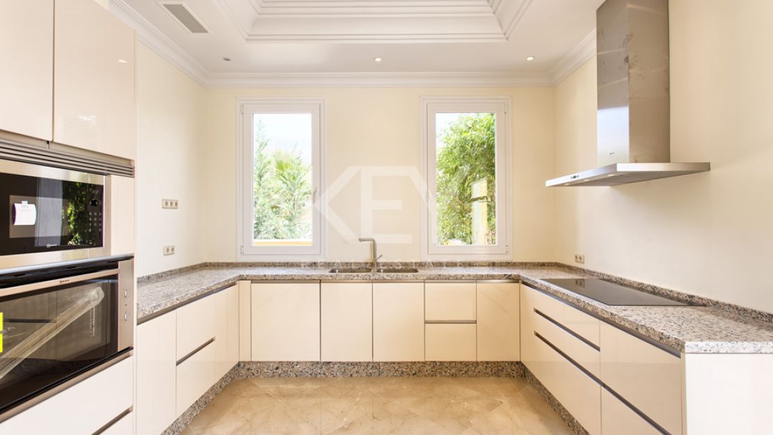 УДИВИТЕЛЬНАЯ ВИЛЛА НА ПРОДАЖУ В ЛОС АЛЬКЕРОС, БЕНАХАВИС