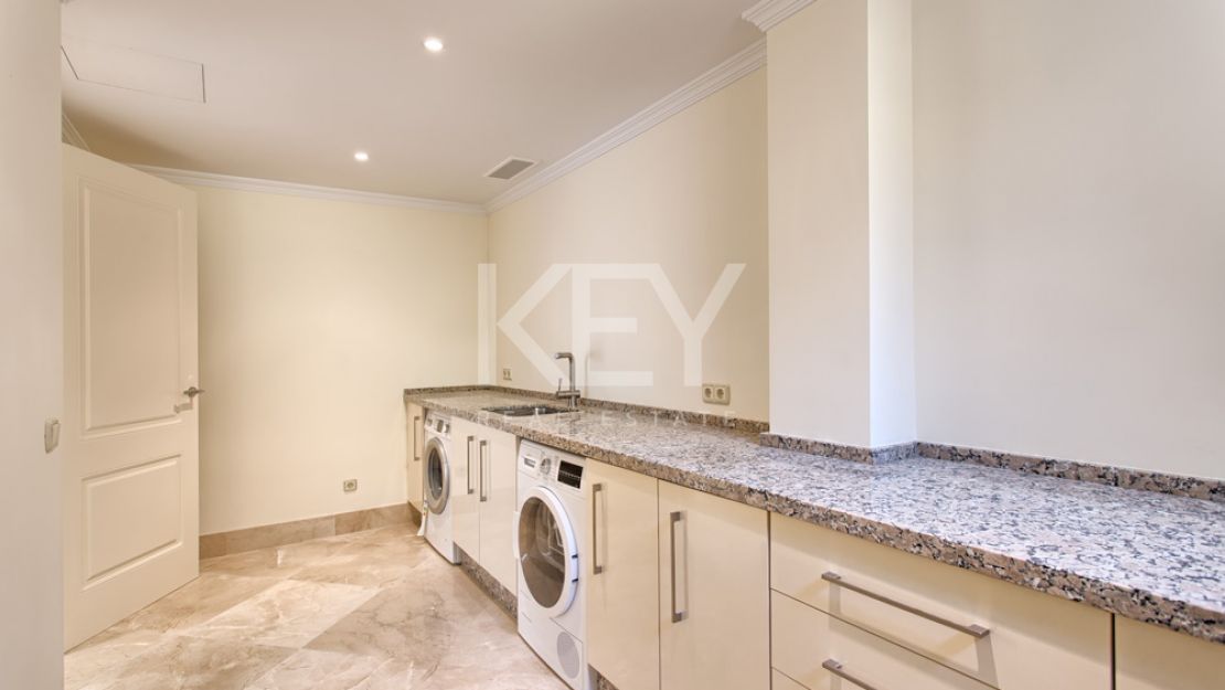 УДИВИТЕЛЬНАЯ ВИЛЛА НА ПРОДАЖУ В ЛОС АЛЬКЕРОС, БЕНАХАВИС