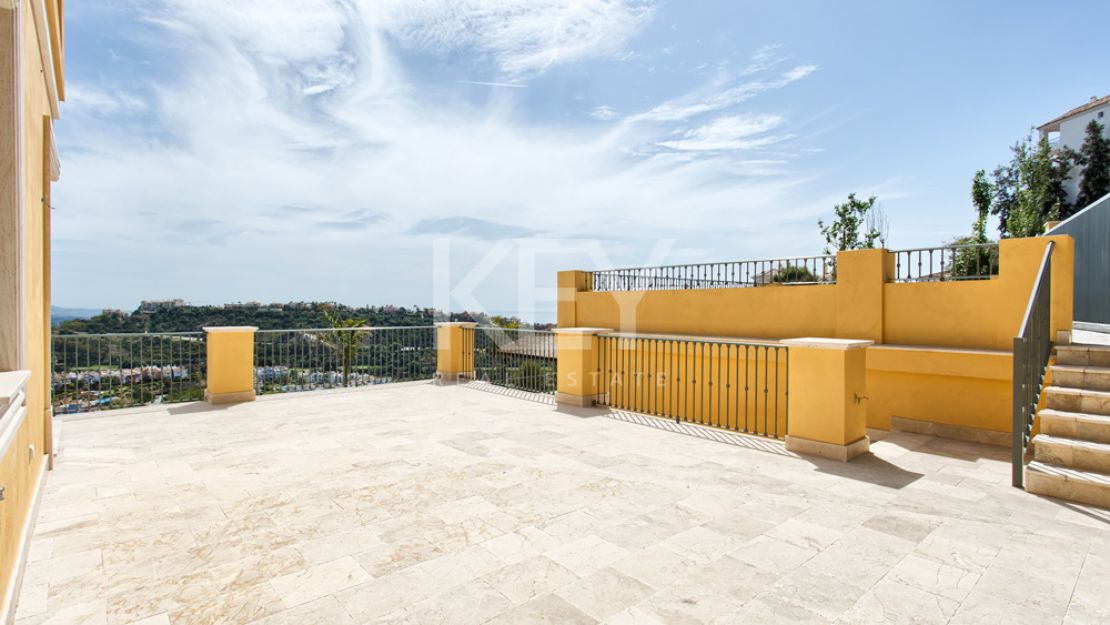 УДИВИТЕЛЬНАЯ ВИЛЛА НА ПРОДАЖУ В ЛОС АЛЬКЕРОС, БЕНАХАВИС