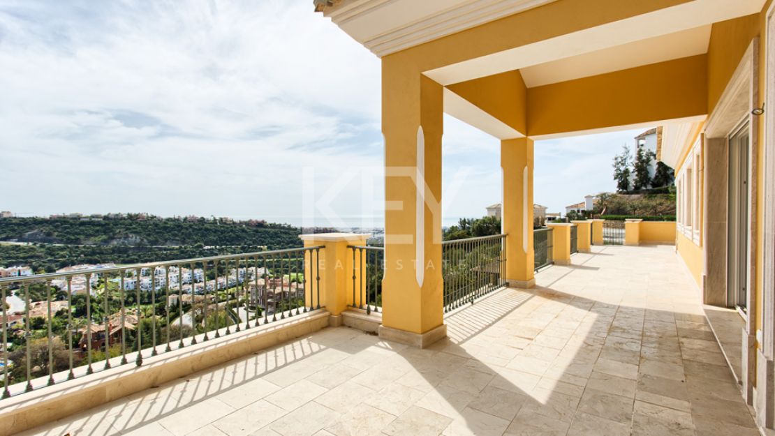 УДИВИТЕЛЬНАЯ ВИЛЛА НА ПРОДАЖУ В ЛОС АЛЬКЕРОС, БЕНАХАВИС