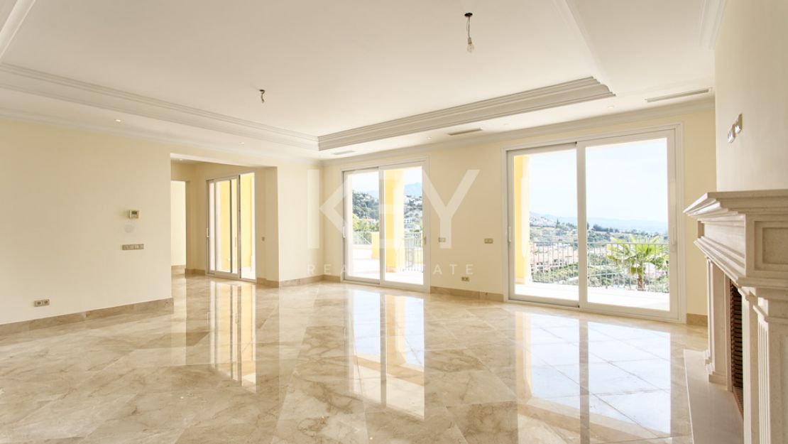 УДИВИТЕЛЬНАЯ ВИЛЛА НА ПРОДАЖУ В ЛОС АЛЬКЕРОС, БЕНАХАВИС