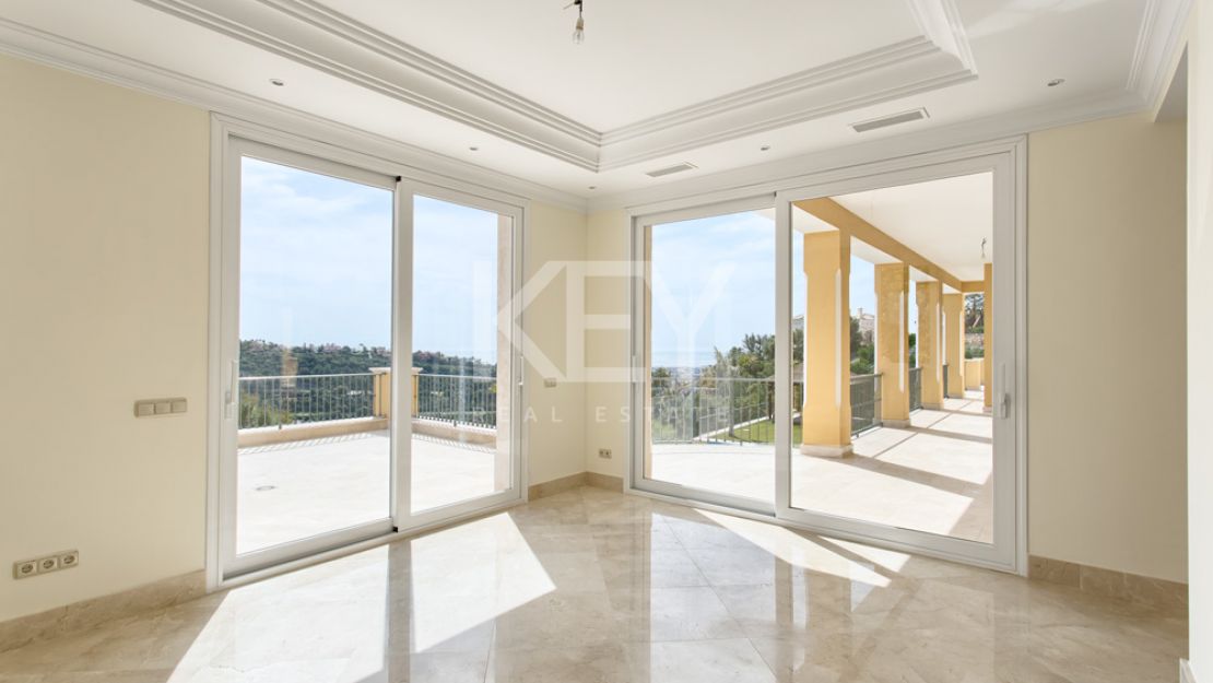 УДИВИТЕЛЬНАЯ ВИЛЛА НА ПРОДАЖУ В ЛОС АЛЬКЕРОС, БЕНАХАВИС