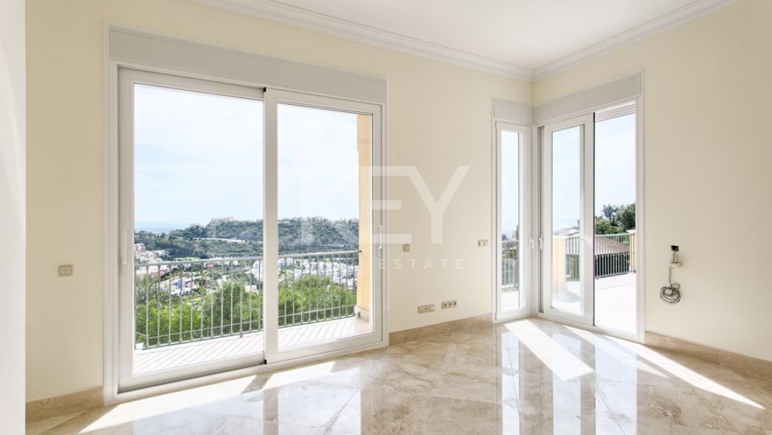 УДИВИТЕЛЬНАЯ ВИЛЛА НА ПРОДАЖУ В ЛОС АЛЬКЕРОС, БЕНАХАВИС