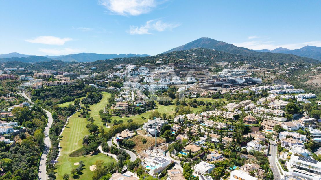 Modern family Villa with panoramic views in La Quinta, Benahavis