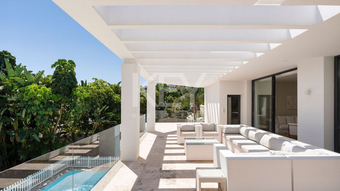 Modern family Villa with panoramic views in La Quinta, Benahavis