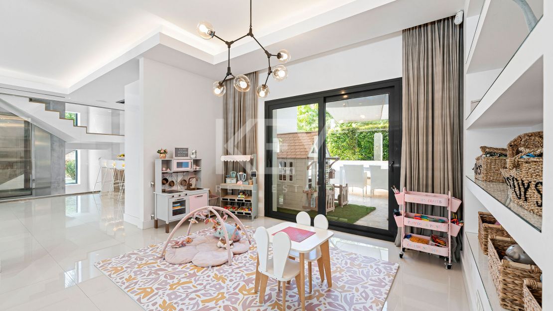 Modern family Villa with panoramic views in La Quinta, Benahavis