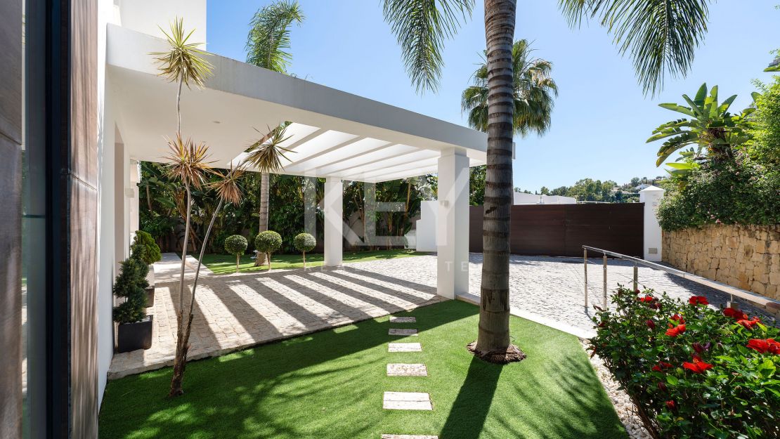 Modern family Villa with panoramic views in La Quinta, Benahavis