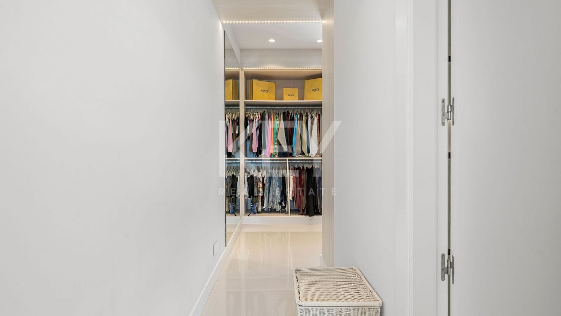 Modern family Villa with panoramic views in La Quinta, Benahavis