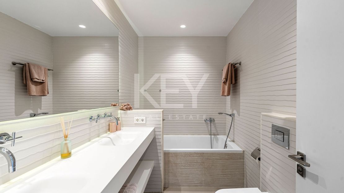 Modern family Villa with panoramic views in La Quinta, Benahavis