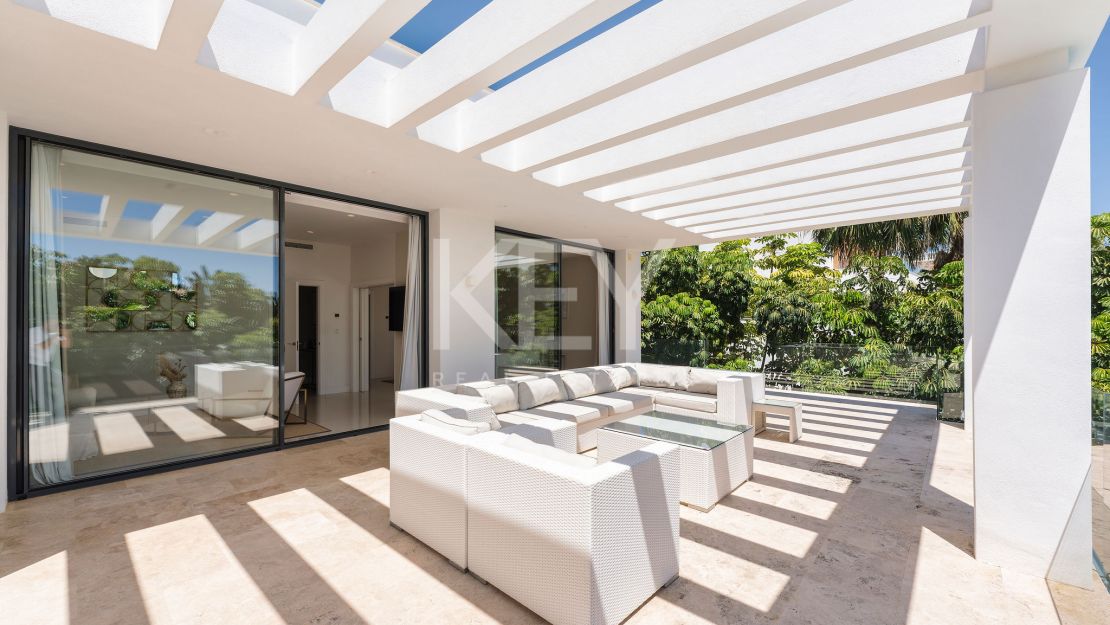 Modern family Villa with panoramic views in La Quinta, Benahavis