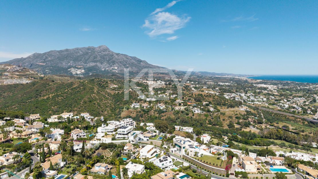 Modern family Villa with panoramic views in La Quinta, Benahavis