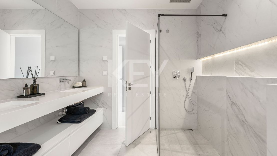 Modern family Villa with panoramic views in La Quinta, Benahavis