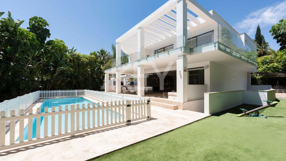 Modern family Villa with panoramic views in La Quinta, Benahavis