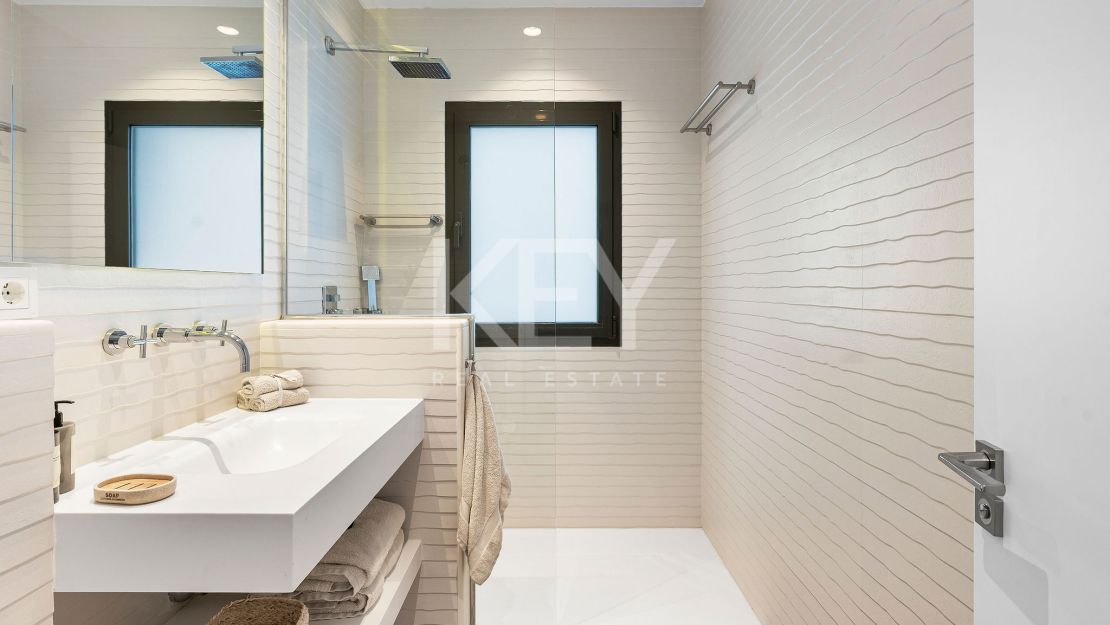 Modern family Villa with panoramic views in La Quinta, Benahavis