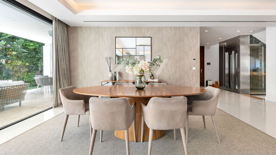 Modern family Villa with panoramic views in La Quinta, Benahavis