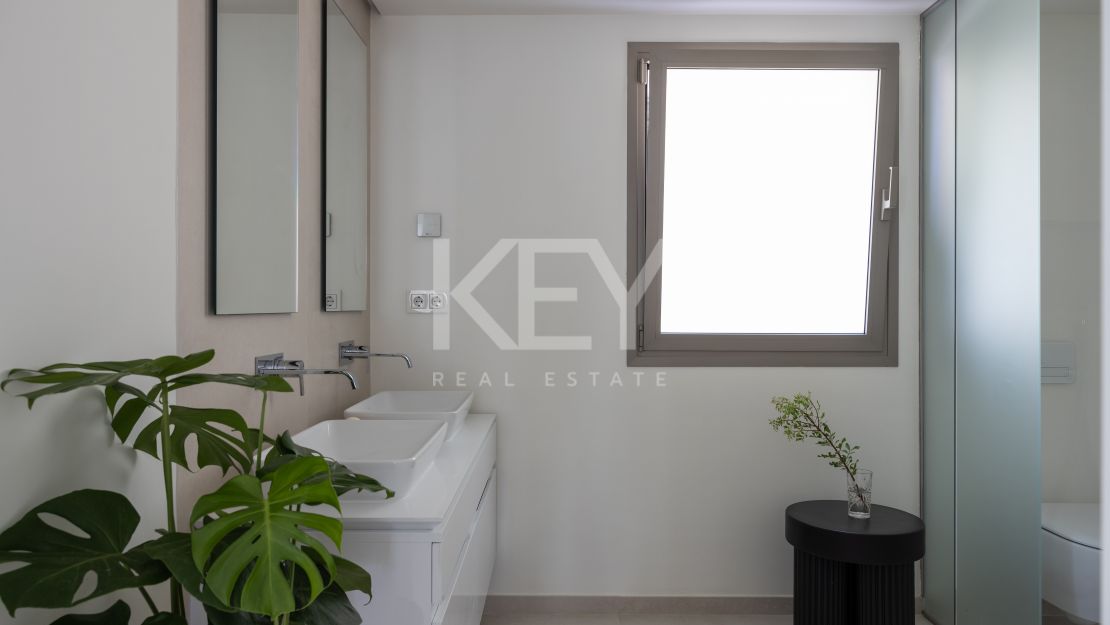 Unique Duplex Penthouse for sale having perfect location and surroundings in Nueva Andalucia, Marbella