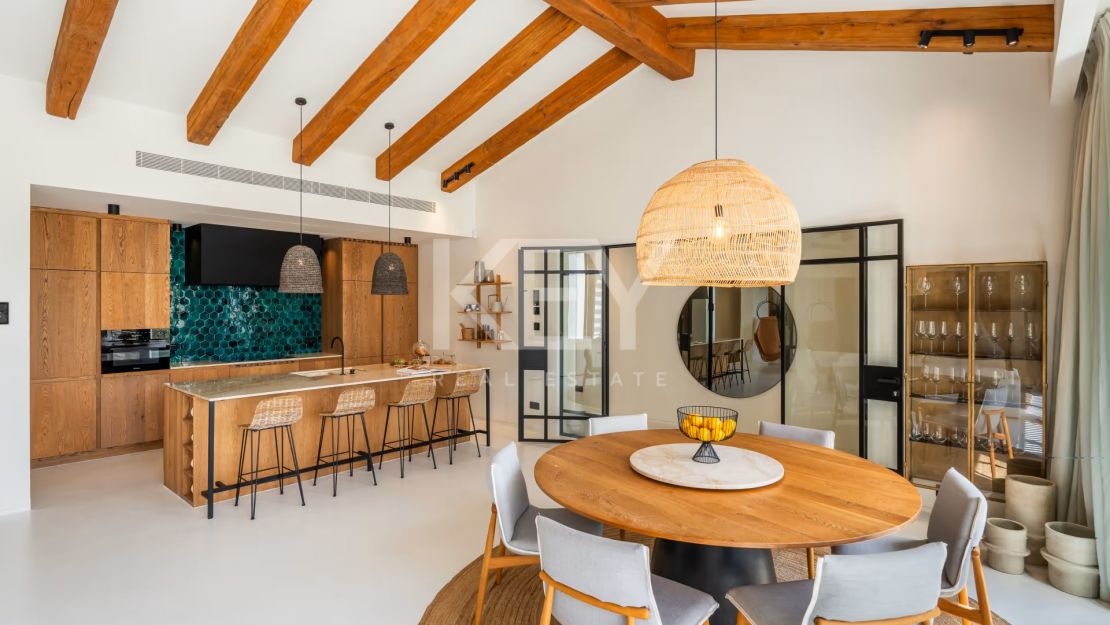 Charming cozy Villa in a secure gated community in Nueva Andalucía's Golf Valley