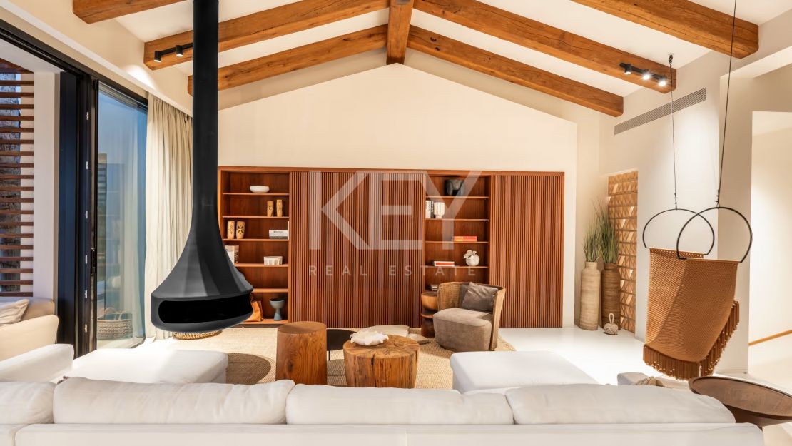 Charming cozy Villa in a secure gated community in Nueva Andalucía's Golf Valley