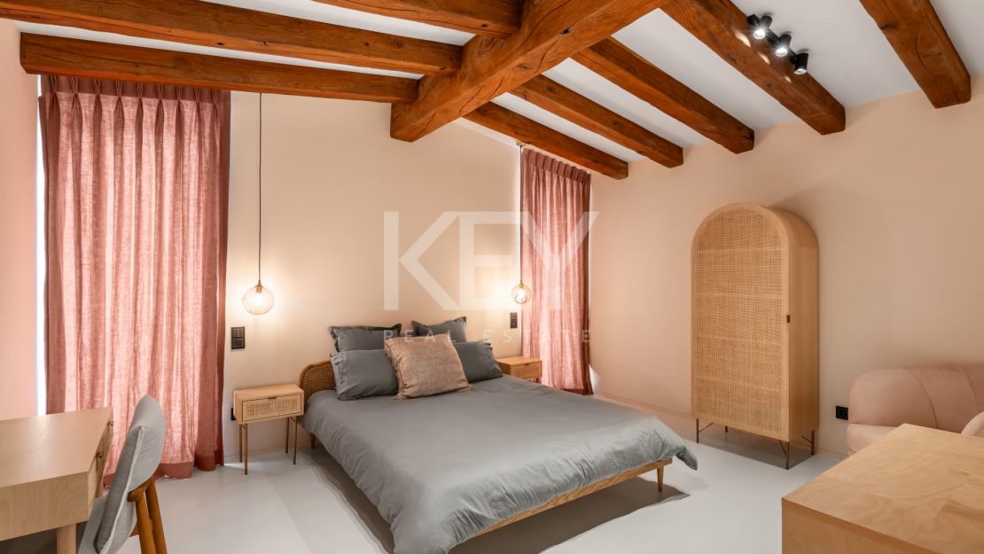 Charming cozy Villa in a secure gated community in Nueva Andalucía's Golf Valley