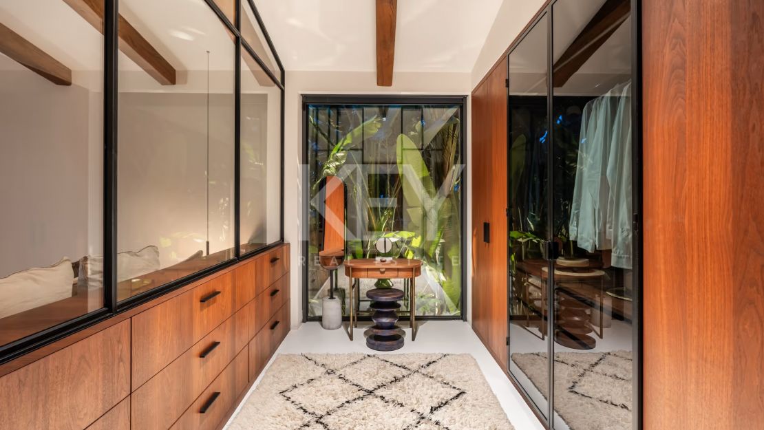 Charming cozy Villa in a secure gated community in Nueva Andalucía's Golf Valley