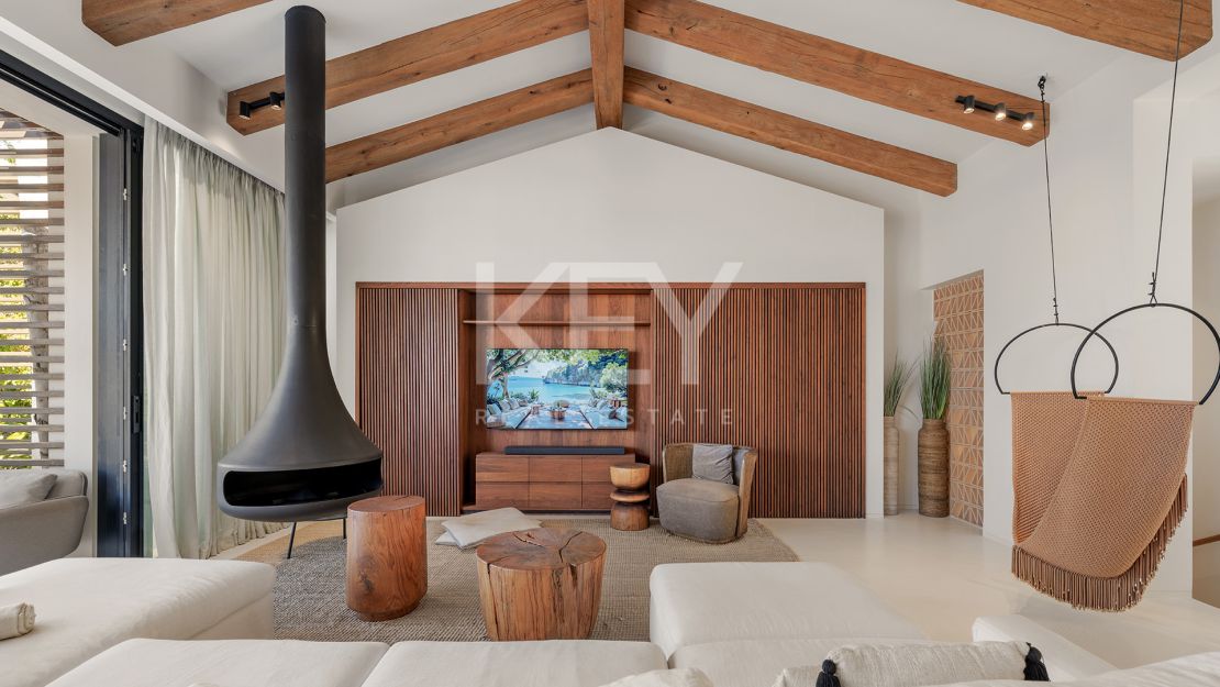 Charming cozy Villa in a secure gated community in Nueva Andalucía's Golf Valley