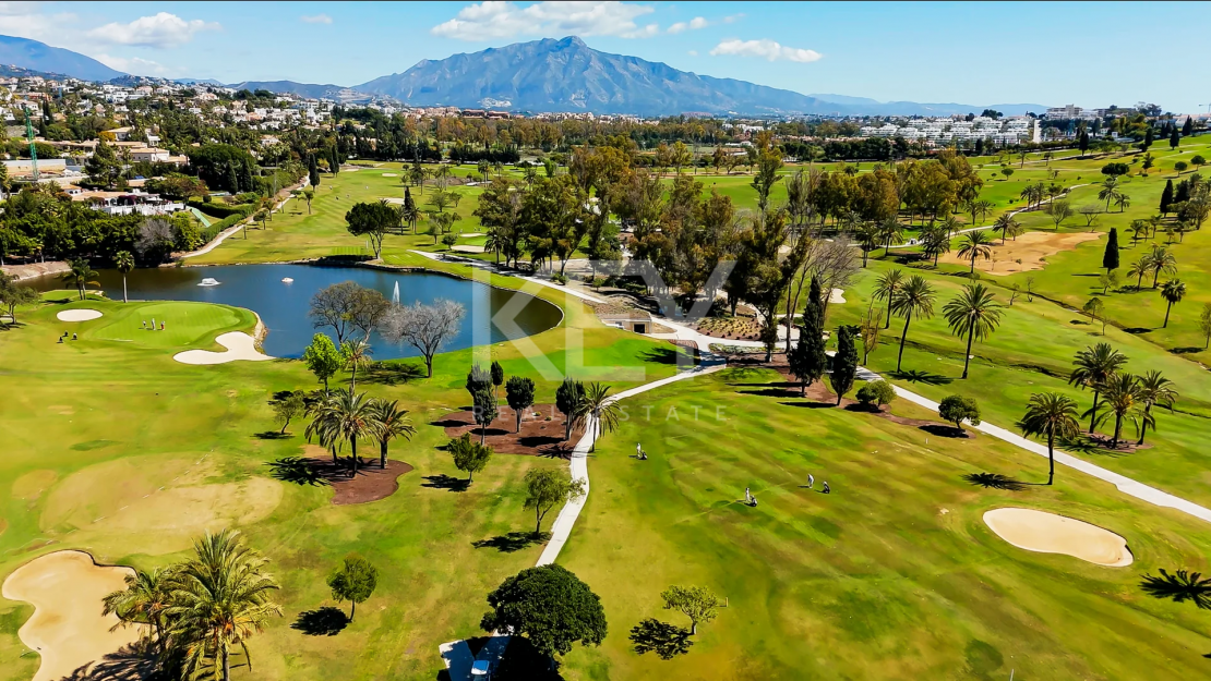 Charming cozy Villa in a secure gated community in Nueva Andalucía's Golf Valley