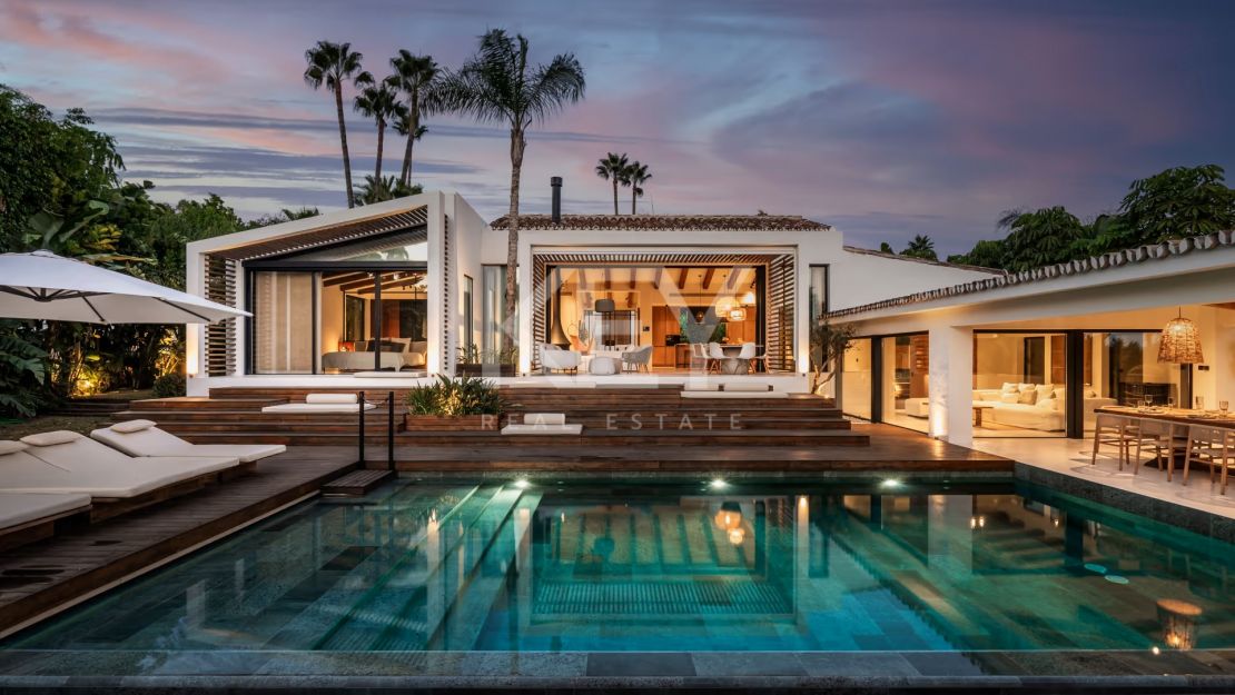 Charming cozy Villa in a secure gated community in Nueva Andalucía's Golf Valley