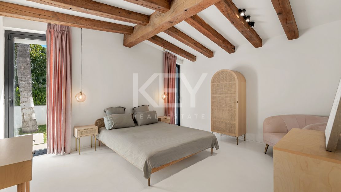 Charming cozy Villa in a secure gated community in Nueva Andalucía's Golf Valley