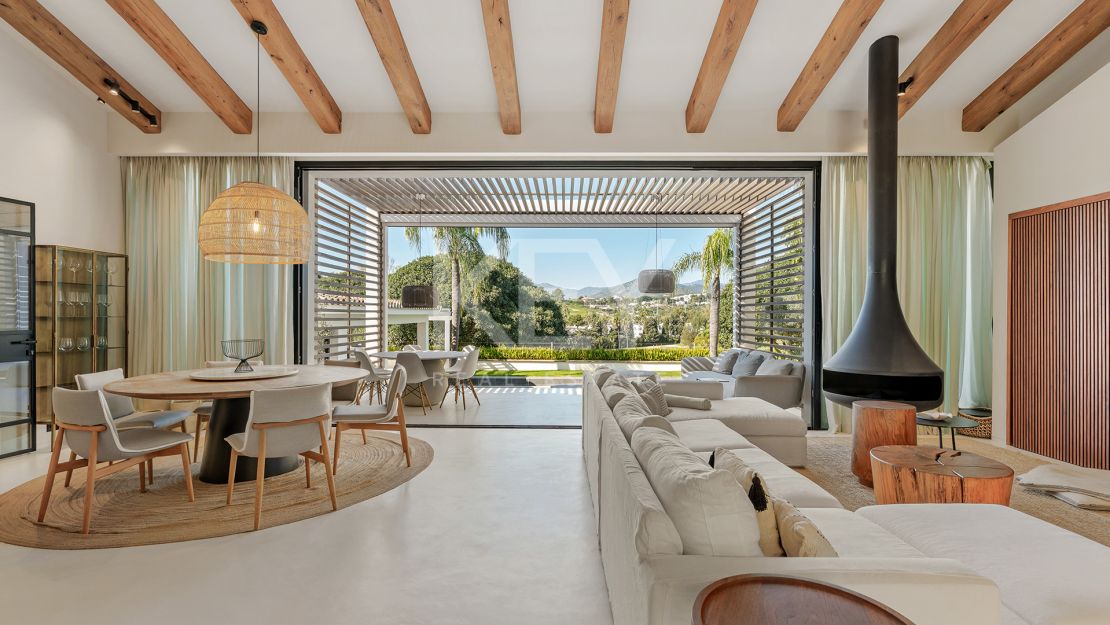 Charming cozy Villa in a secure gated community in Nueva Andalucía's Golf Valley