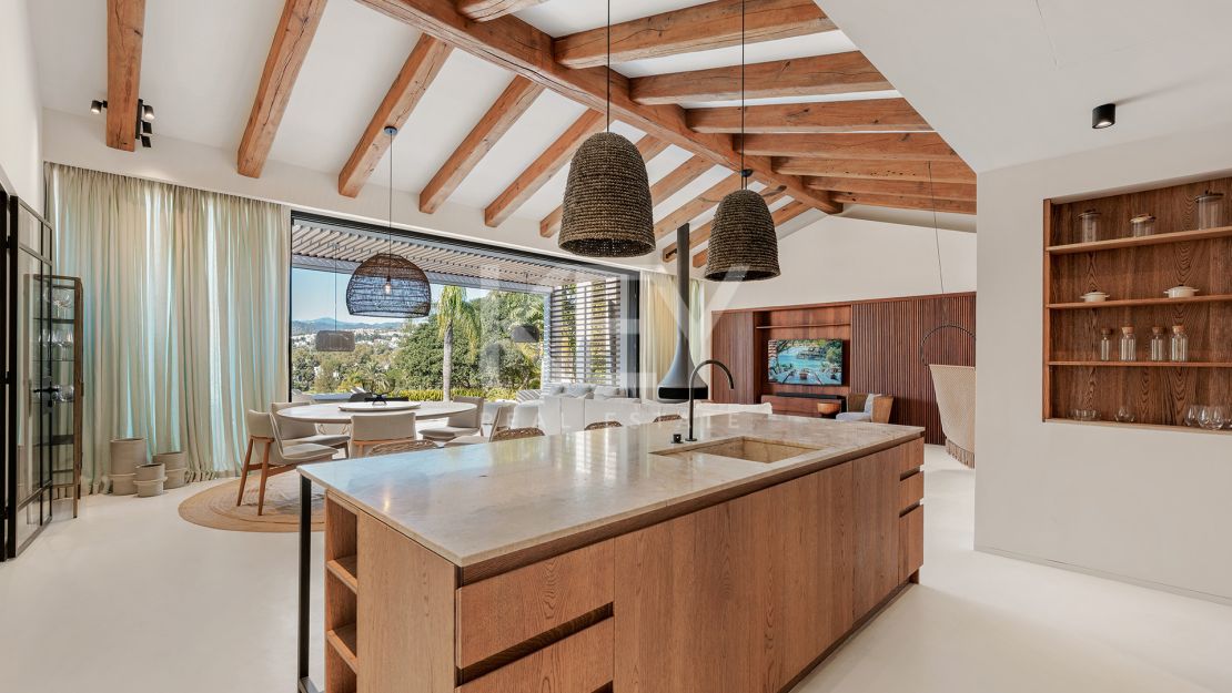 Charming cozy Villa in a secure gated community in Nueva Andalucía's Golf Valley
