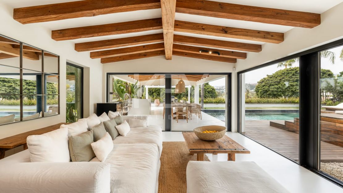 Charming cozy Villa in a secure gated community in Nueva Andalucía's Golf Valley