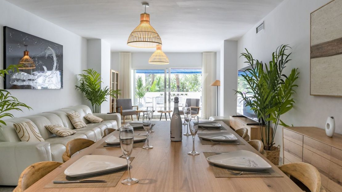 Luxurious 3-bedroom apartment in Playas del Duque, Puerto Banus, Marbella