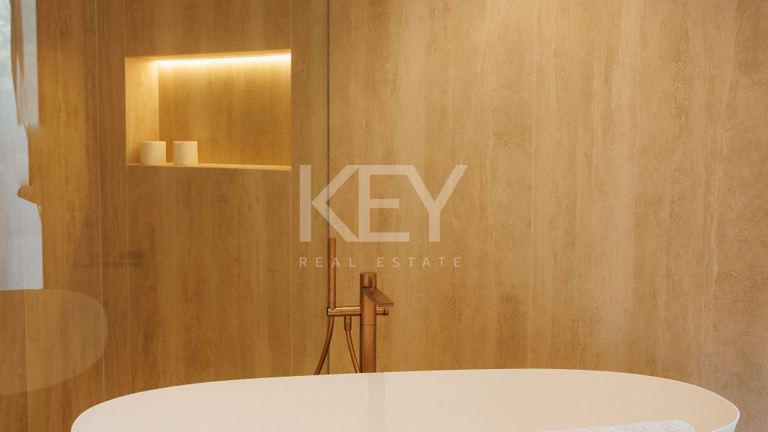 Contemporary Villa for sale: a luxurious oasis with High-End amenities  in Marbella Golden Mile