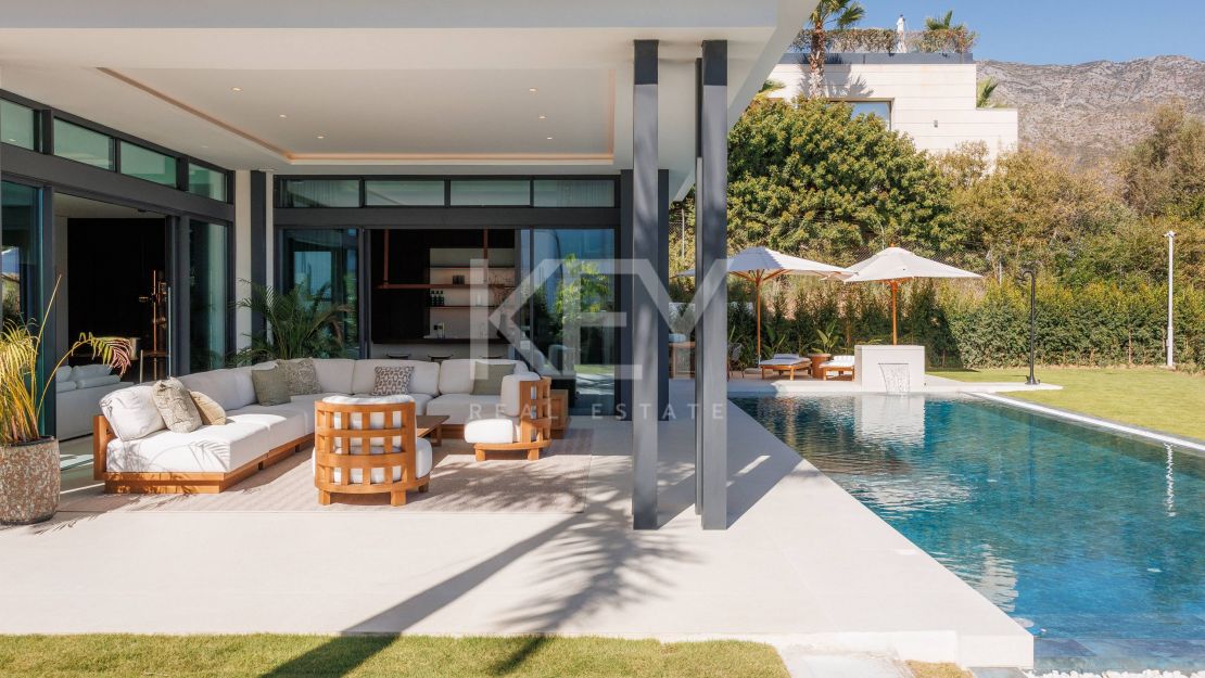 Contemporary Villa for sale: a luxurious oasis with High-End amenities  in Marbella Golden Mile