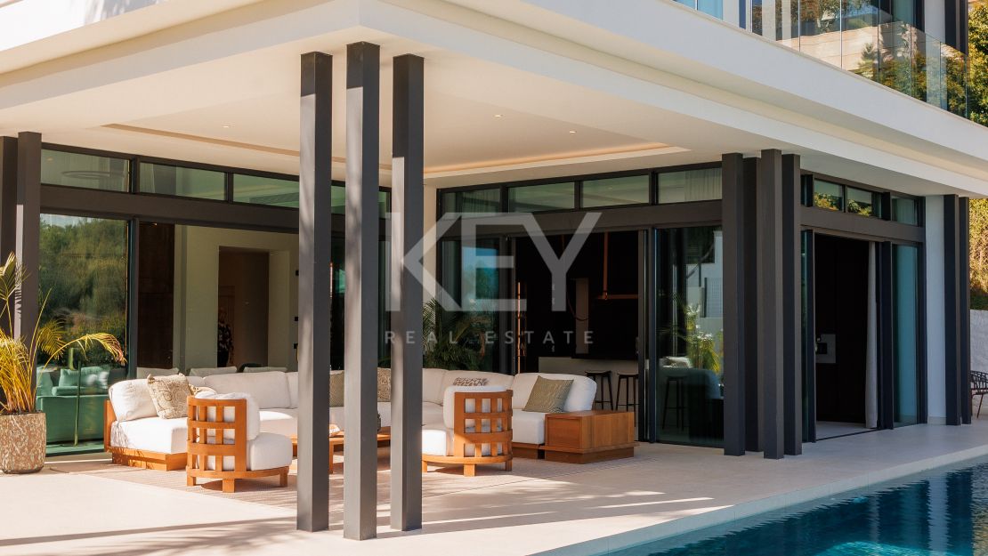 Contemporary Villa for sale: a luxurious oasis with High-End amenities  in Marbella Golden Mile